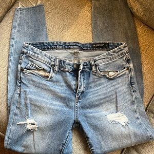 Ripped skinny jeans. Size 29